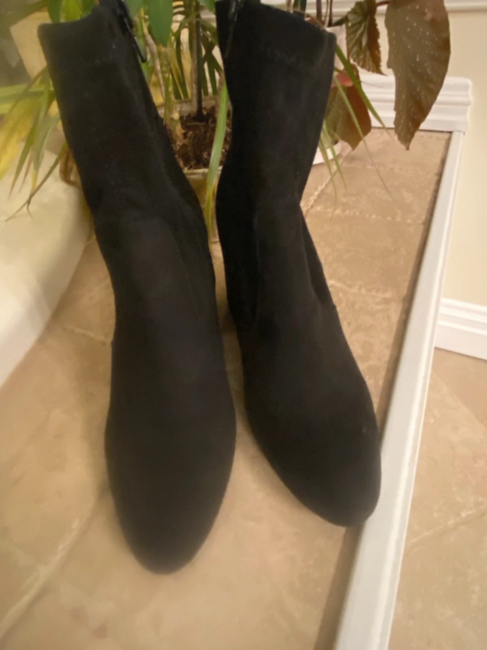 Madden Girl Women’s Black Ankle Boots - Classic Suede Style US size 8.
Worn once
